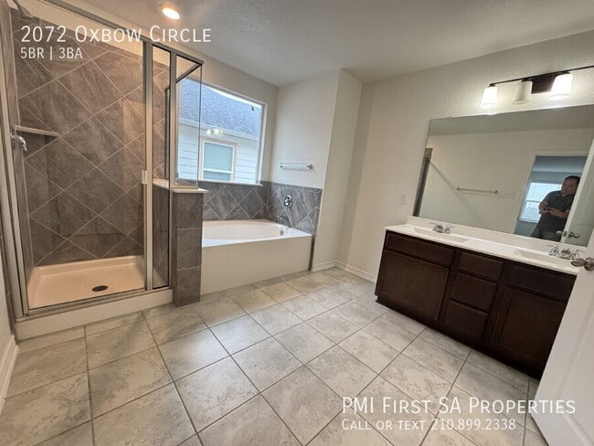 Building Photo - 2072 Oxbow Cir