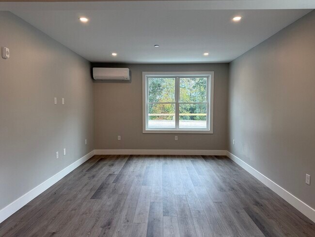 Building Photo - 251 Sladen St