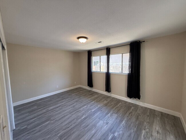 Building Photo - Updated single story home located in Ceres!