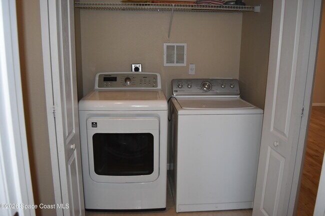 Building Photo - 1040 Venetian Dr