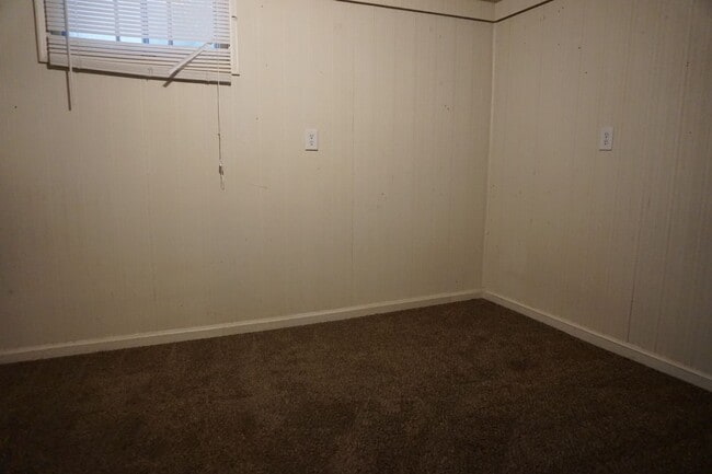 Building Photo - Upgraded 4 Bed 2 Bath Midvale Home