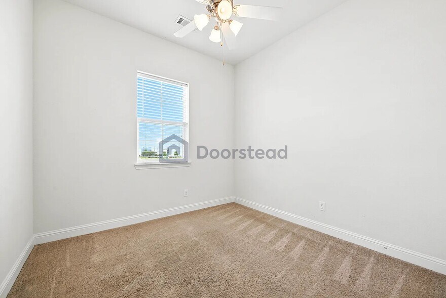 Building Photo - 2518 Plumas Dr