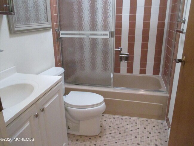 Building Photo - 363B Chesterfield Ct