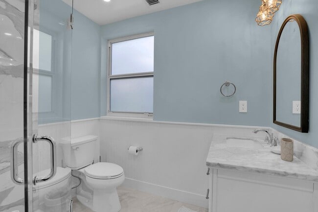 Building Photo - 320 S Ocean Blvd