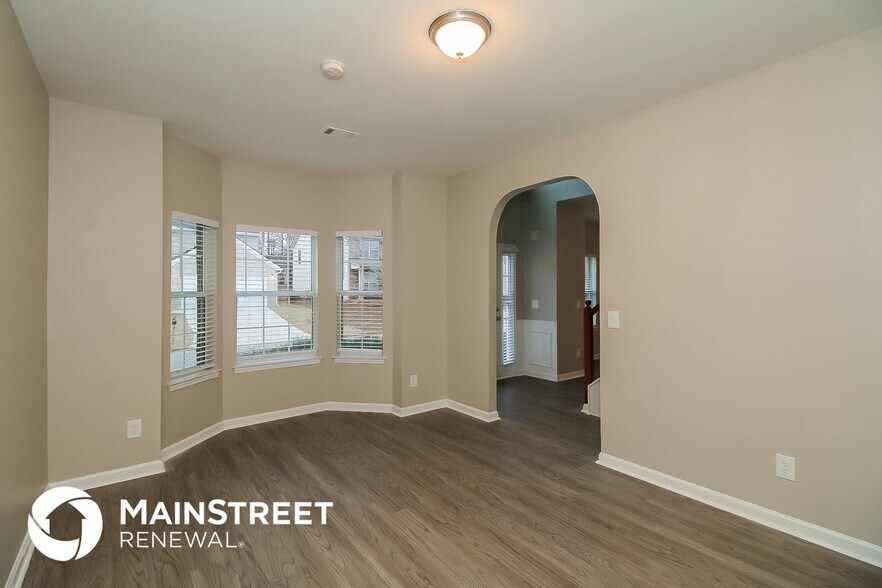 Building Photo - 6880 Estepona St