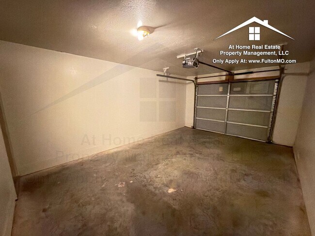 Building Photo - Sabre Circle 497–499 Duplex