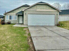 Building Photo - New on the market!