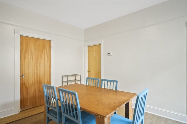 Building Photo - 921 E State St