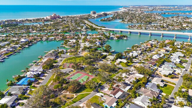 Building Photo - 3003 W Vina Del Mar Blvd