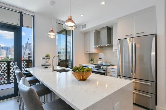 Building Photo - 40 Traveler St