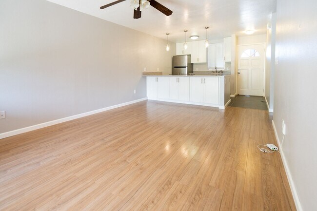 Building Photo - 2-Bedroom, 2-Bathroom Home in Waipahu – 2 Parking Stalls & Private Backyard