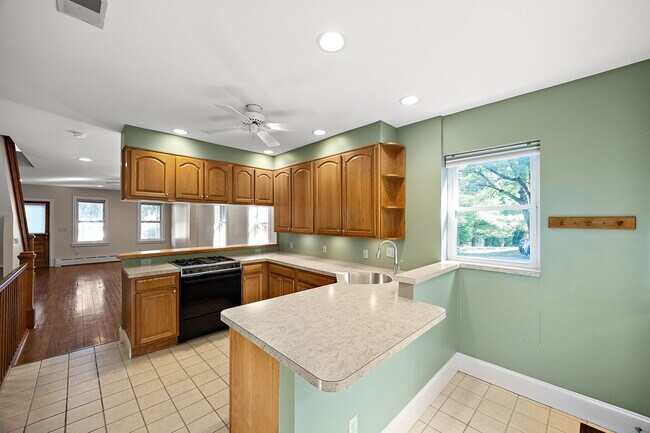 Building Photo - 1516 N Clayton St