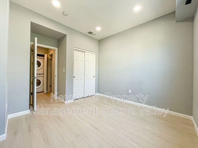 Building Photo - 679 Montara Terrace