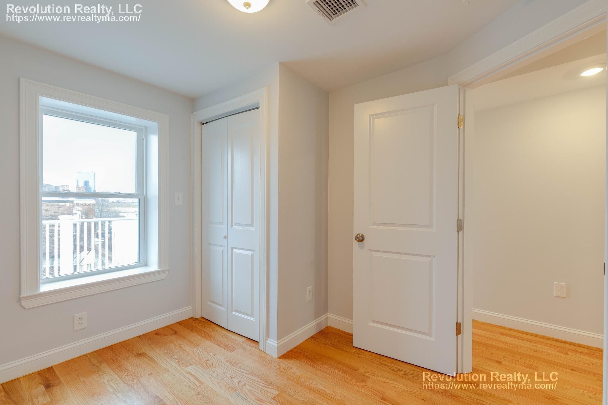 Building Photo - 15 Kenilworth St