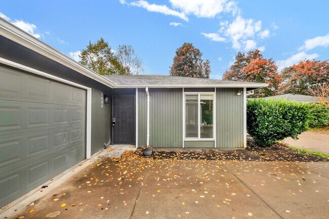 Building Photo - 1628-1628 Madras St SE