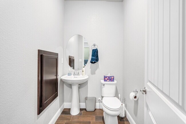 Building Photo - 2815 N Leya Dr