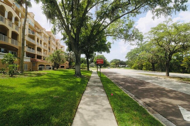 Building Photo - 1110 W Ivanhoe Blvd
