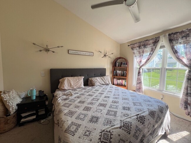 Building Photo - Spacious 3 bedroom Condo In Comstock Park