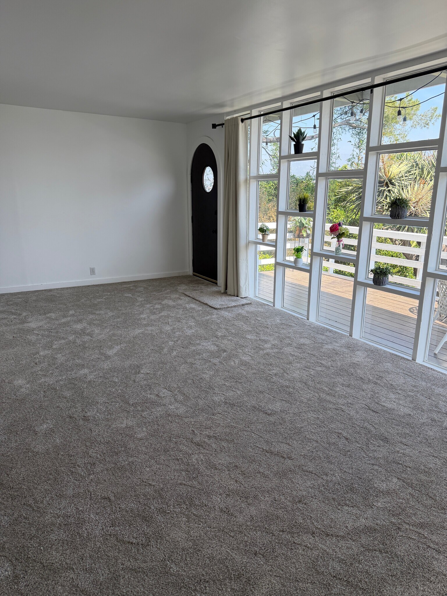 Family Room or Entertainment Room - 518 1/2 Crane Blvd