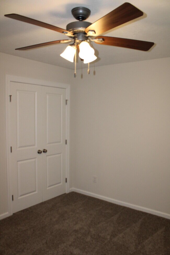 Building Photo - 846 Lillian Pk Dr