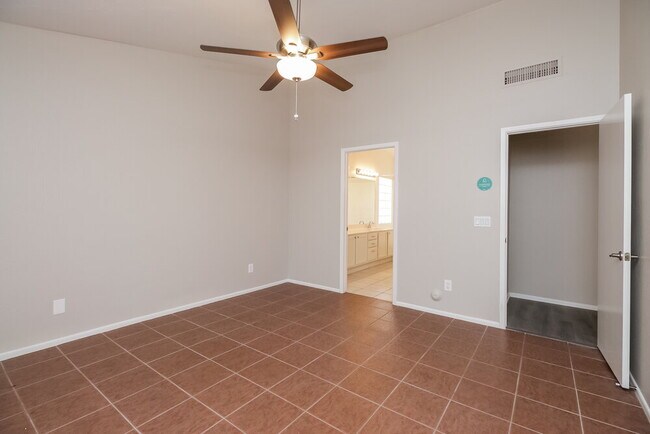 Building Photo - 1431 E Hearne Way