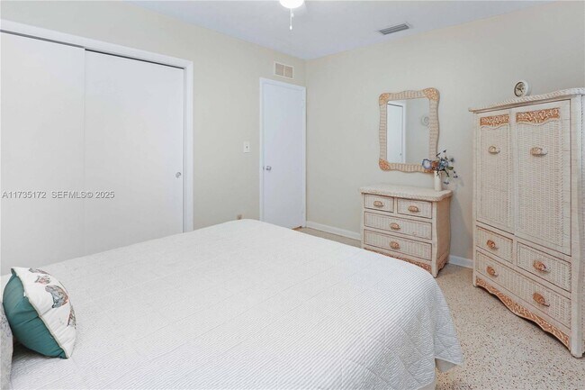 Building Photo - 330 Van Buren St