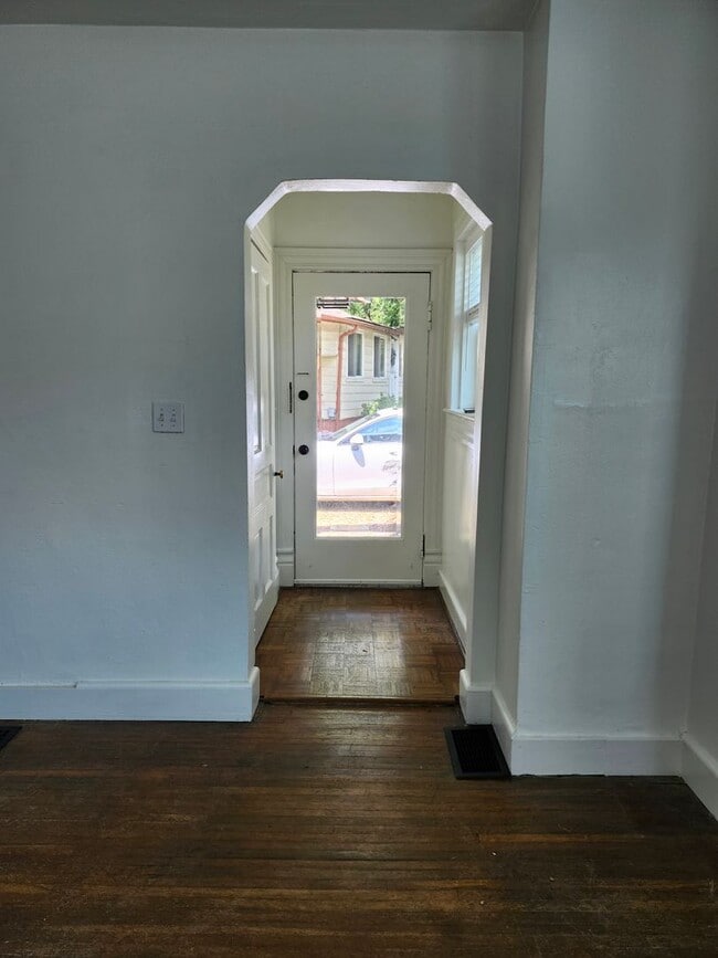 Building Photo - 2 Bedroom 1 bath home in Red Bank, TN