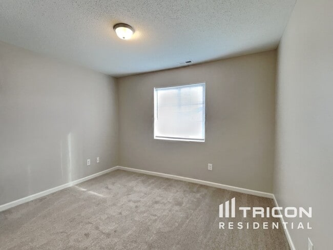 Building Photo - 7 Selsey Ct