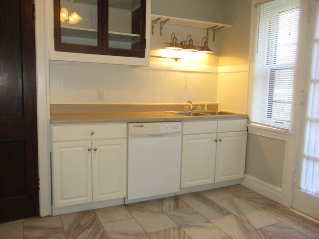 Building Photo - 1079 Terrace Dr