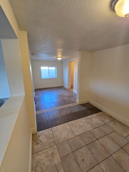 Building Photo - 713 W Pima St
