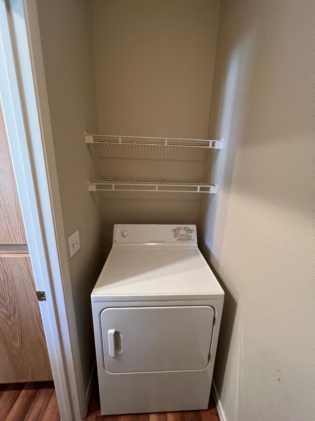 Building Photo - Green Valley Condo w/ Garage