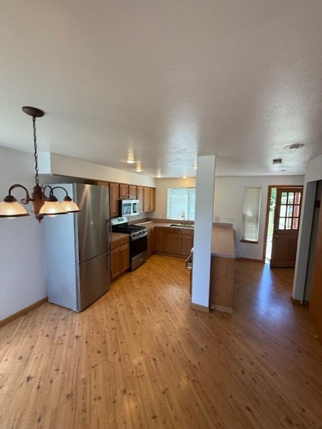 Building Photo - Yakima River Front home!