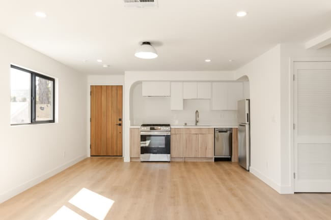 Building Photo - 2845 1/2 Marsh St