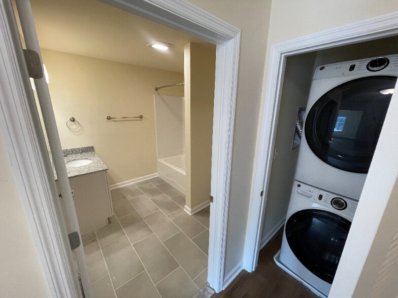 Building Photo - 540 Northend Dr