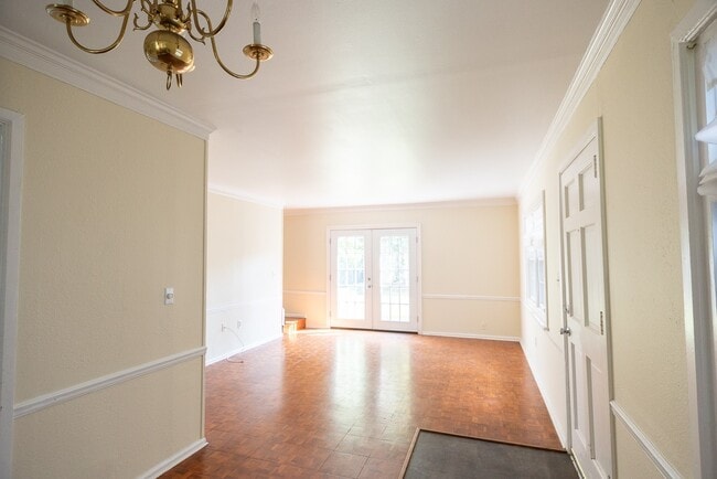 Building Photo - 47 Laurens St