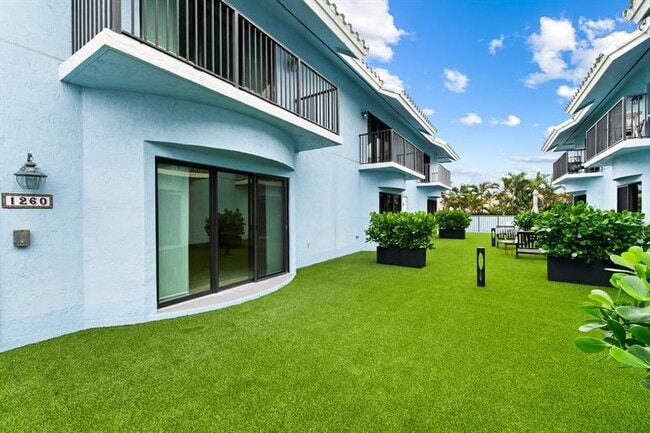 Building Photo - 1260 N Riverside Dr