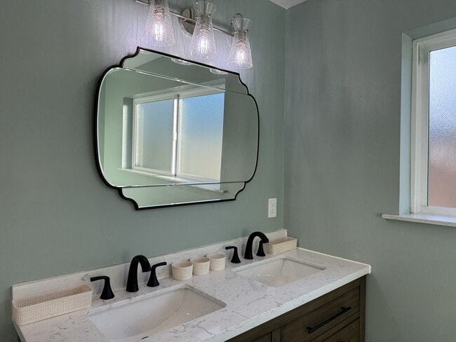 Building Photo - 6843 E Loma Land Dr