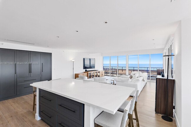 Building Photo - 251 Crandon Blvd