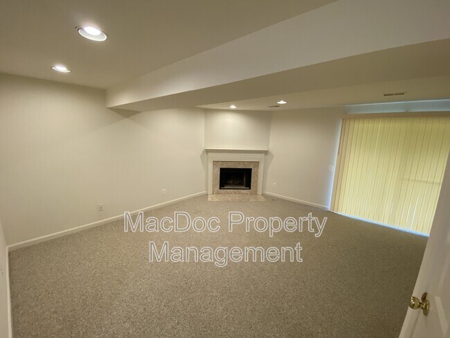 Building Photo - 106 Batley Ct
