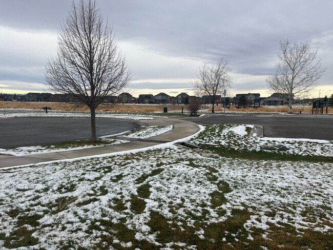 Building Photo - 3 bed 2.5 Bath Condo with 2 car garage