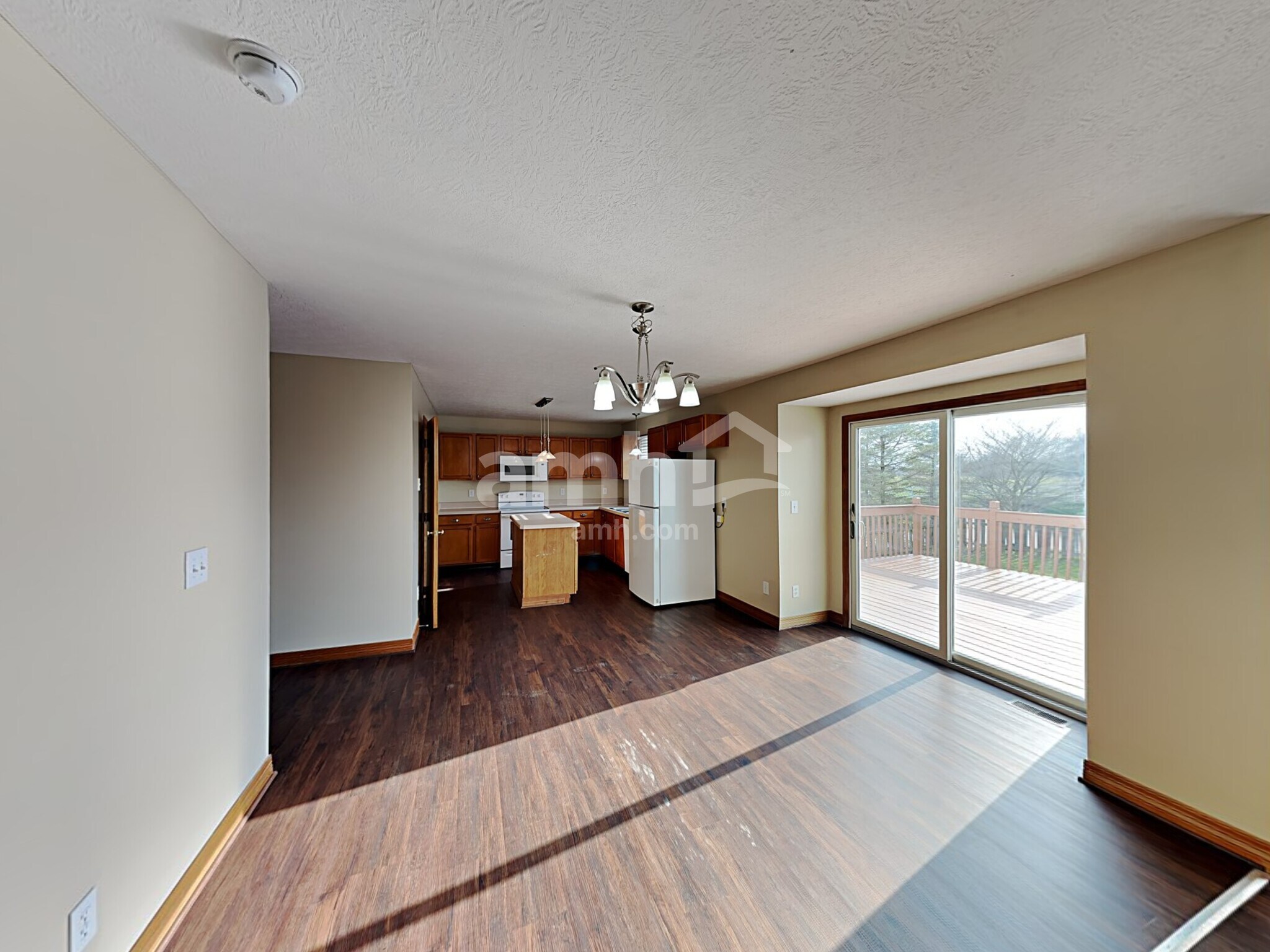 Building Photo - 811 Corylus Dr SW