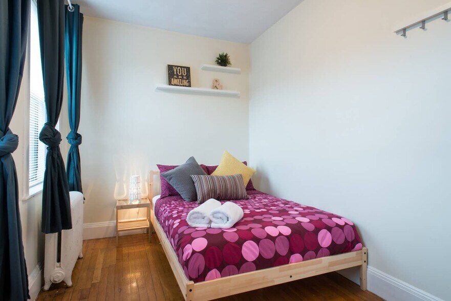 Building Photo - 54 Queensberry St