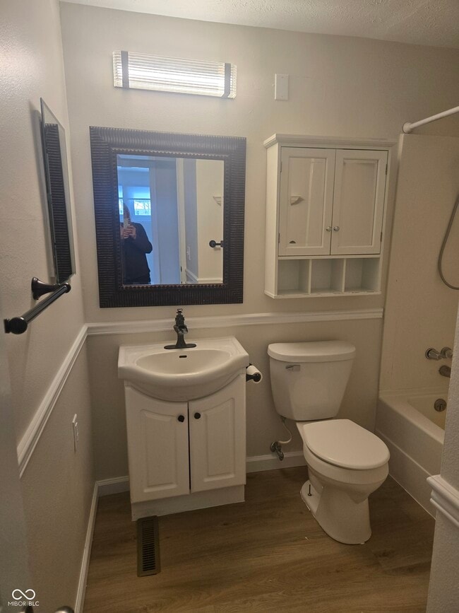 Building Photo - 10155 Orchard Park Dr W