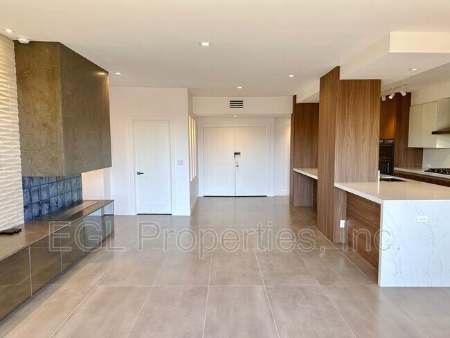 Building Photo - 1223 S Roxbury Dr