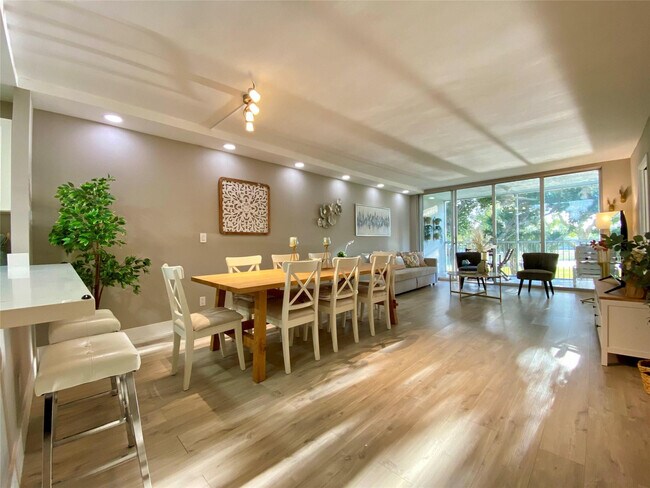 Building Photo - 3010 N Course Dr