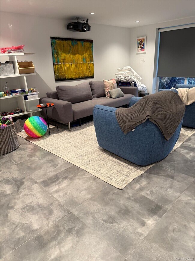 Building Photo - 3041 Mitchell Rd