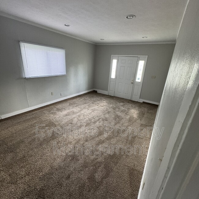 Building Photo - 4030 N Catherwood Ave