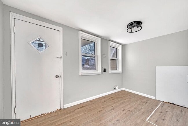 Building Photo - 25 Adella Ave