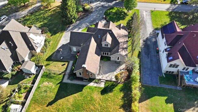 Building Photo - 45 Evergreen Ave