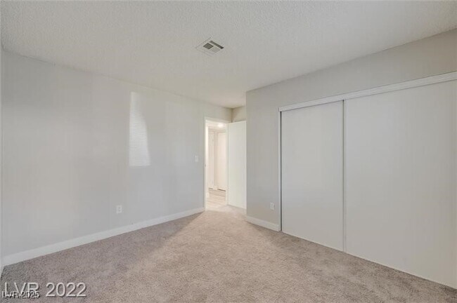 Building Photo - 853 Rock Springs Dr